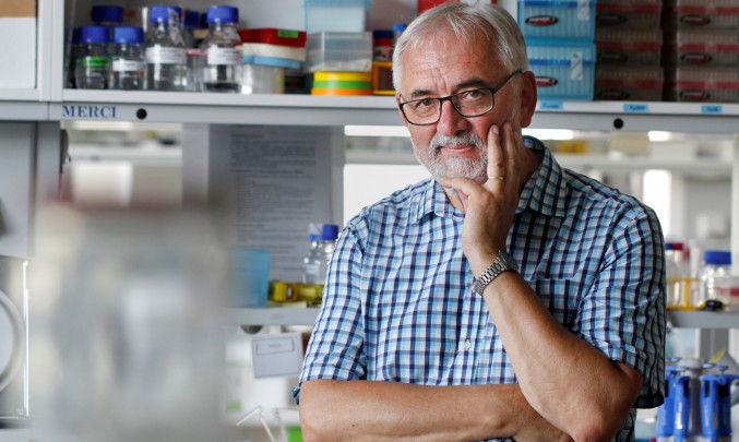přední český virolog profesor Libor Grubhoffer