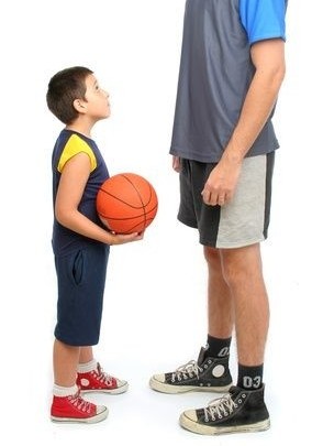 Malý muž, velký muž,basketbal, sport