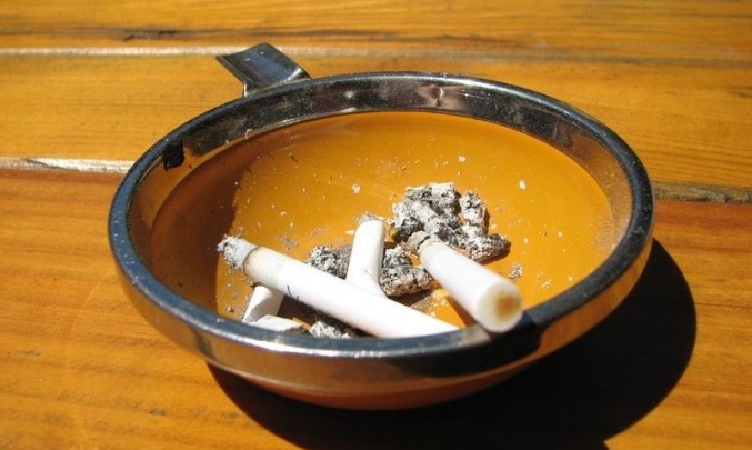 cigarety, kouření, drogy