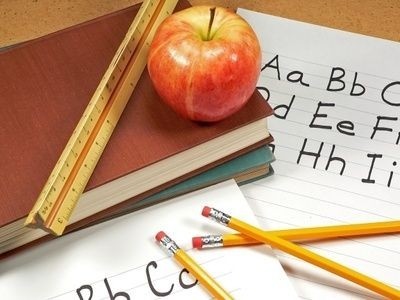 Škola,školní pomůcky,tužka, jablko,abeceda