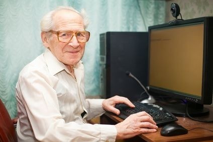 Senior s brýlemi