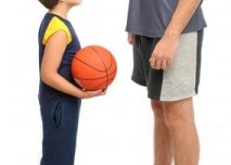 Malý muž, velký muž,basketbal, sport