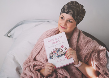 Žena s rakovinou prsu a kniha Nejsi na to sama