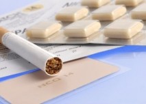 nikotinové žvýkačky a cigareta