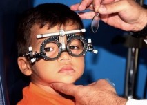 dítě u očního lékaře