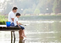 otec a syn u vody