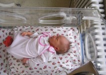 novorozenec, dítě, mimino, inkubátor,porodnice
