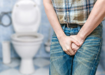 Jaké problémy s močením způsobuje roztroušená skleróza